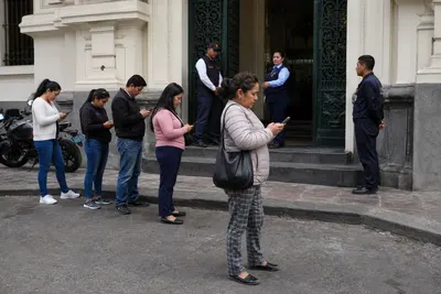 Peru seeks powers to track and block phones